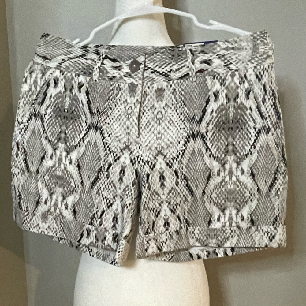 Apt.9 Women’s Torie Shorts Size 4 - NWT